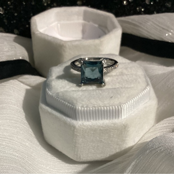 🏝️925 Sterling Silver Princess Cut Teal Zircon Ring - Picture 4 of 14